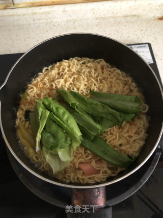 油麦菜火腿肠拉面的做法步骤：5