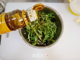 春季一口鲜❤️蒲公英蒸菜❗️蒸时令野菜的做法步骤：4