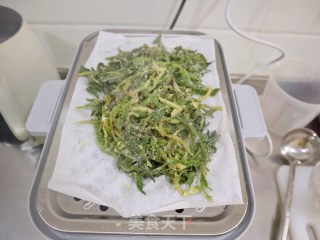 春季一口鲜❤️蒲公英蒸菜❗️蒸时令野菜的做法步骤：8