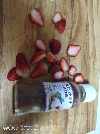 鸡蛋玉米草莓沙拉的做法步骤：4