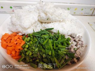 芦笋胡萝卜香肠炒饭的做法步骤：1