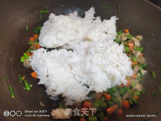 芦笋胡萝卜香肠炒饭的做法步骤：3