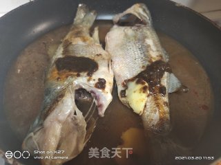 豆瓣酱焖鲈鱼的做法步骤：4
