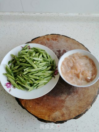 豆角炒鸡丝的做法步骤：1