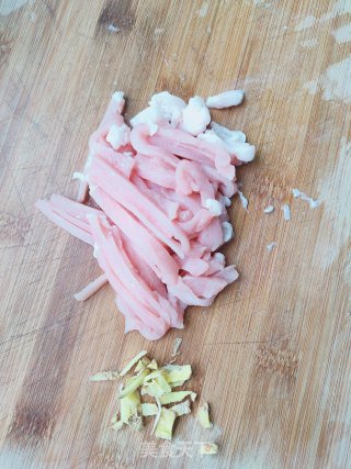 蒜薹春笋炒肉丝的做法步骤：3