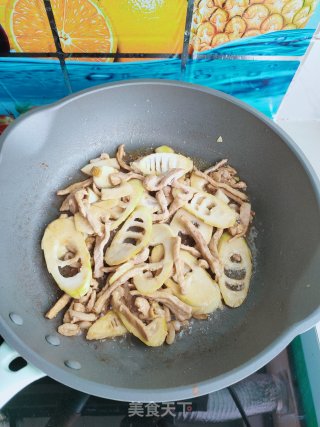 蒜薹春笋炒肉丝的做法步骤：9