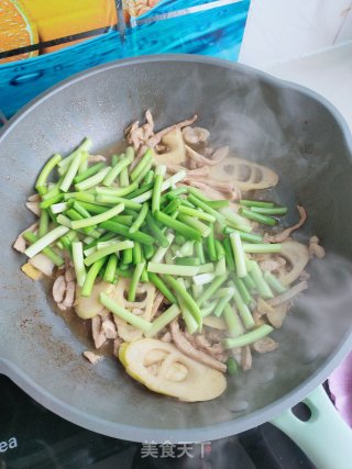 蒜薹春笋炒肉丝的做法步骤：10