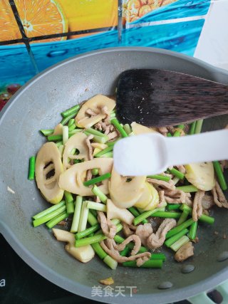 蒜薹春笋炒肉丝的做法步骤：11