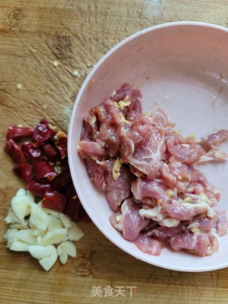 酸菜炒瘦肉的做法步骤：2