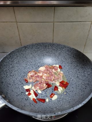 酸菜炒瘦肉的做法步骤：5