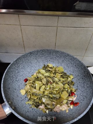 酸菜炒瘦肉的做法步骤：7