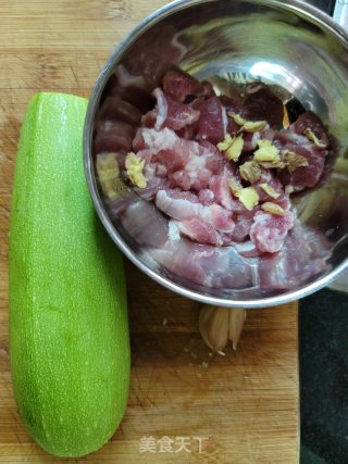 云南小瓜炒肉片的做法步骤：1