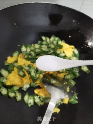 秋葵炒鸡蛋的做法步骤：5