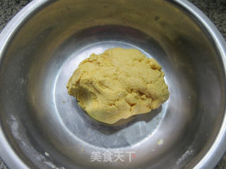 咸蛋黄馅玉米团的做法步骤：3