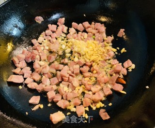 火麻仁火腿丁炒笋丁的做法步骤：3