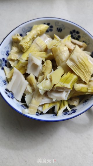 五花肉烧笋干的做法步骤：2