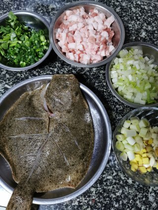 肉末多宝鱼的做法步骤：1