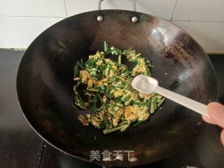 野蒜炒鸡蛋的做法步骤：4