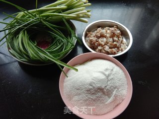 野蒜粑粑的做法步骤：1