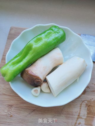 手撕杏鲍菇的做法步骤：1