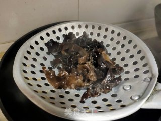 醋溜木耳娃娃菜的做法步骤：4