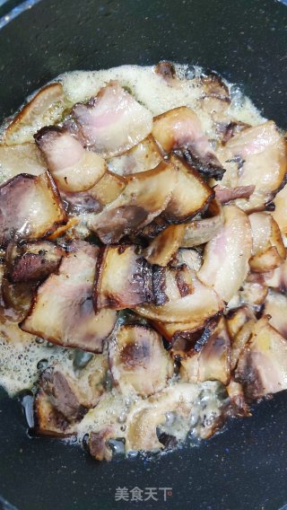 野蒜炒腊肉的做法步骤：4