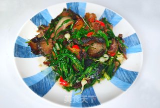 野蒜炒腊肉的做法步骤：9