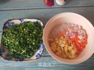 韭菜鸡蛋粉条馅饼的做法步骤：2