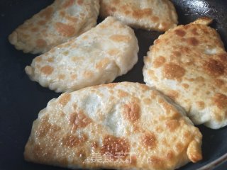 韭菜鸡蛋粉条馅饼的做法步骤：9