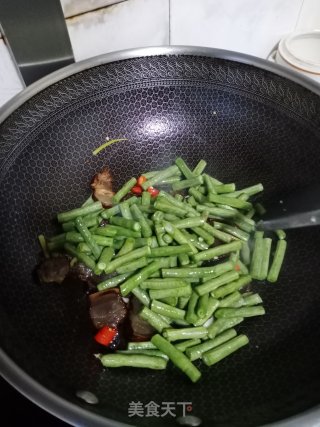 豆角炒腊肉的做法步骤：7