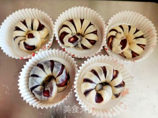 豆沙卷面包的做法步骤：17
