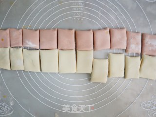 双色花生酱小花卷❗️松软咸香孩子最爱的做法步骤：7