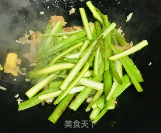 芦笋炒肉的做法步骤：6
