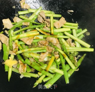 芦笋炒肉的做法步骤：7