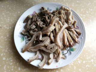肚片炒甜豆角的做法步骤：1