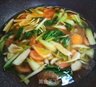 西红柿青菜鸡蛋面的做法步骤：3