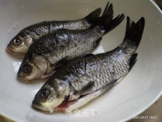 鲫鱼冬瓜汤的做法步骤：1