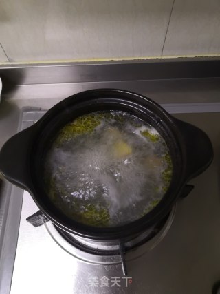 砂锅鸡汤米线的做法步骤：5