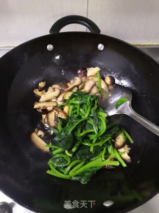 香菇菠菜的做法步骤：6