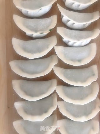 韭菜猪肉饺子的做法步骤：5