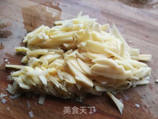 三丝豆腐炒粉干的做法步骤：1