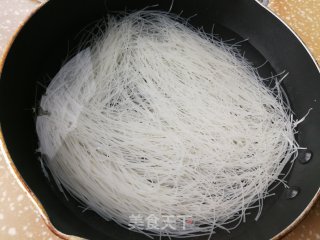 三丝豆腐炒粉干的做法步骤：2