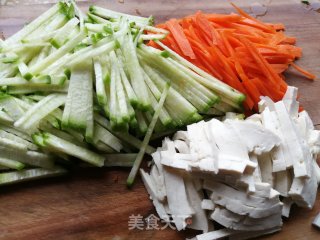 三丝豆腐炒粉干的做法步骤：3