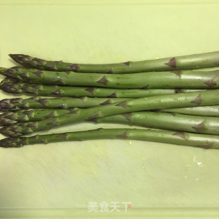 芦笋炒肉片的做法步骤：1