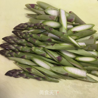 芦笋炒肉片的做法步骤：2