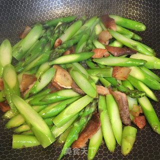 芦笋炒肉片的做法步骤：7