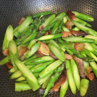 芦笋炒肉片的做法步骤：8
