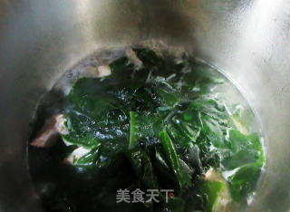 裙带菜肉骨汤的做法步骤：8