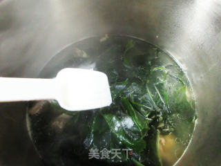 裙带菜肉骨汤的做法步骤：10