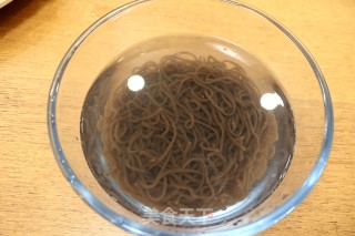 凉拌酸辣蕨粉的做法步骤：4